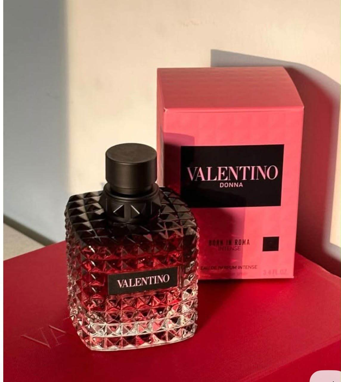 Valentino Donna Born in Roma Intense